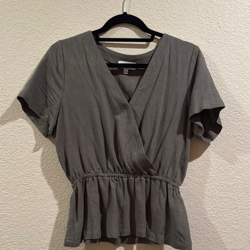 Gilli Olive Green Short Sleeve Wrap Peplum Blouse